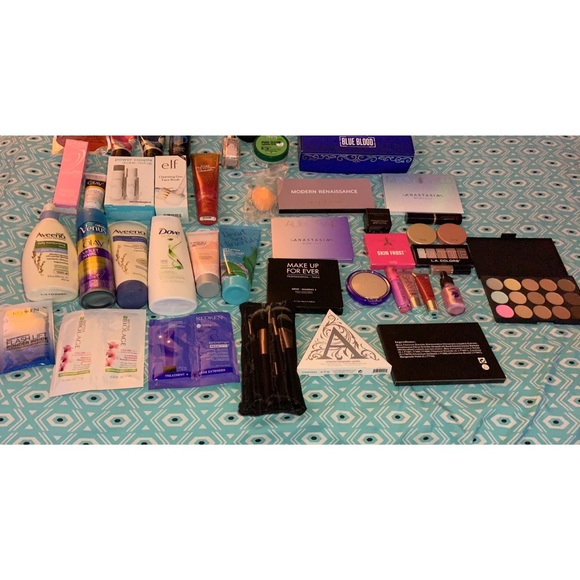The Ultimate Makeup Addict Bundle - Picture 8 of 8